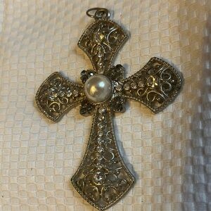Rare & sparkling silver cross with pearl on center.